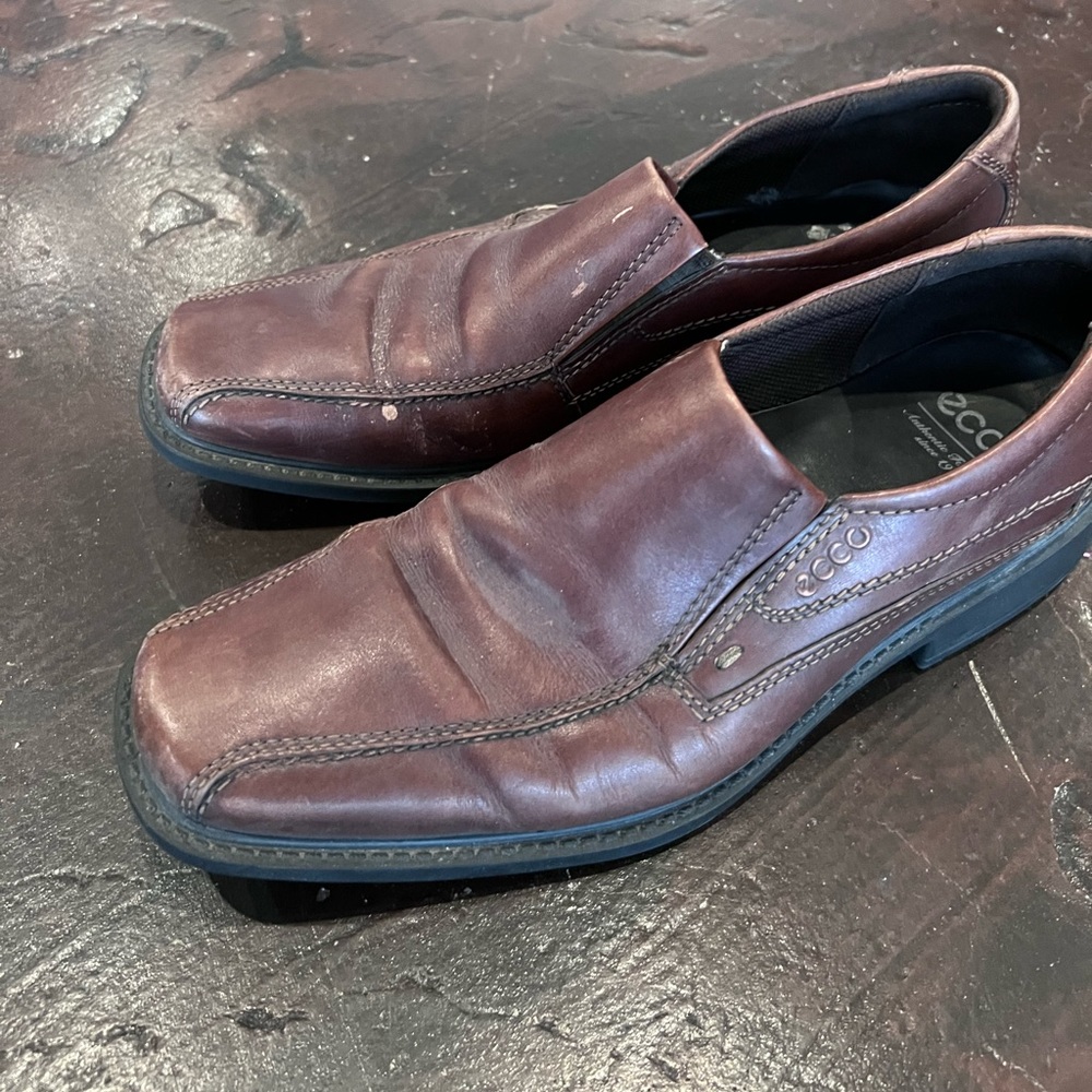 Ecco Driving Slip-On Shoes for Men. Saddle Brown Leather. Size 11W size 44